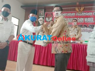 Berjalan Alot, Berkas Pencalonan Dalhadi - Wawan Diterima KPU Berjalan Alot, Berkas Pencalonan Dalhadi - Wawan Diterima KPU
