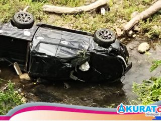 Hilux Double Cabin Terjun ke Jurang Sedalam 50 Meter