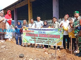 Desa Blau Bangun Tribun Futsal dan Taman Pelapis Tebing